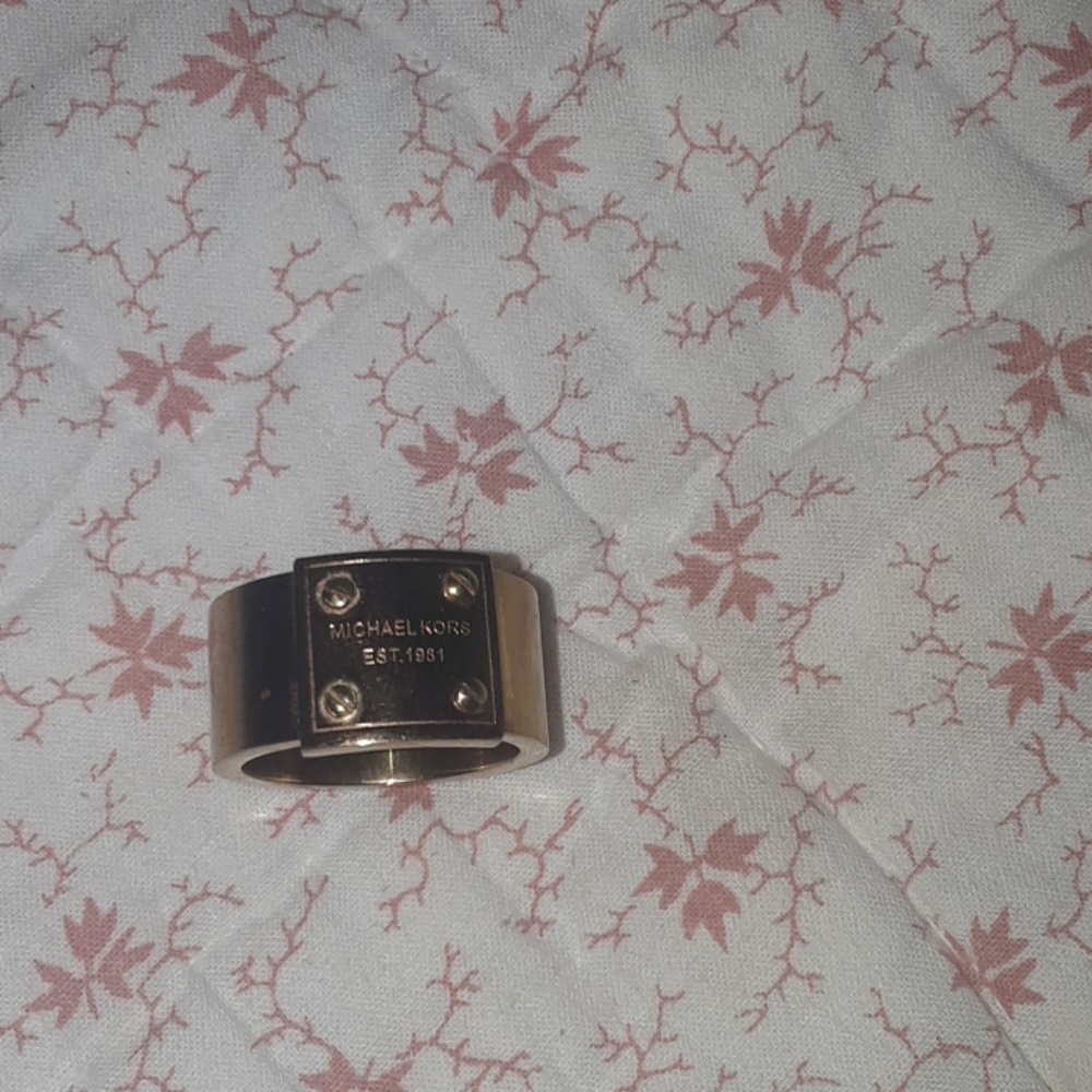 Michael kors est.1981 ring